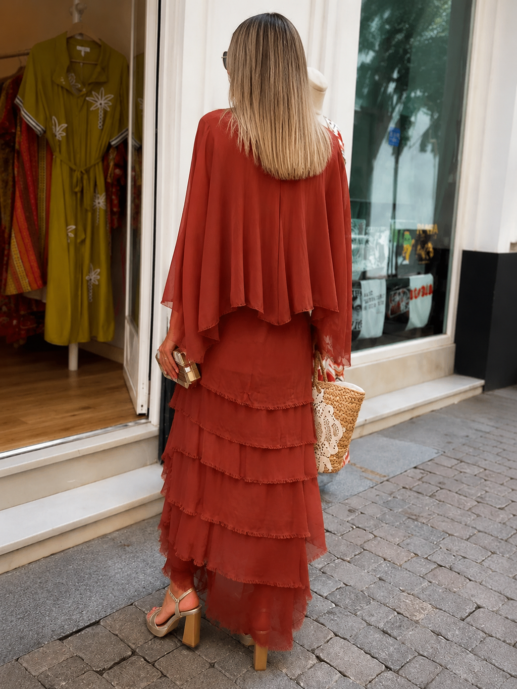 Vestido Asimetrico Con Capas y Volantes