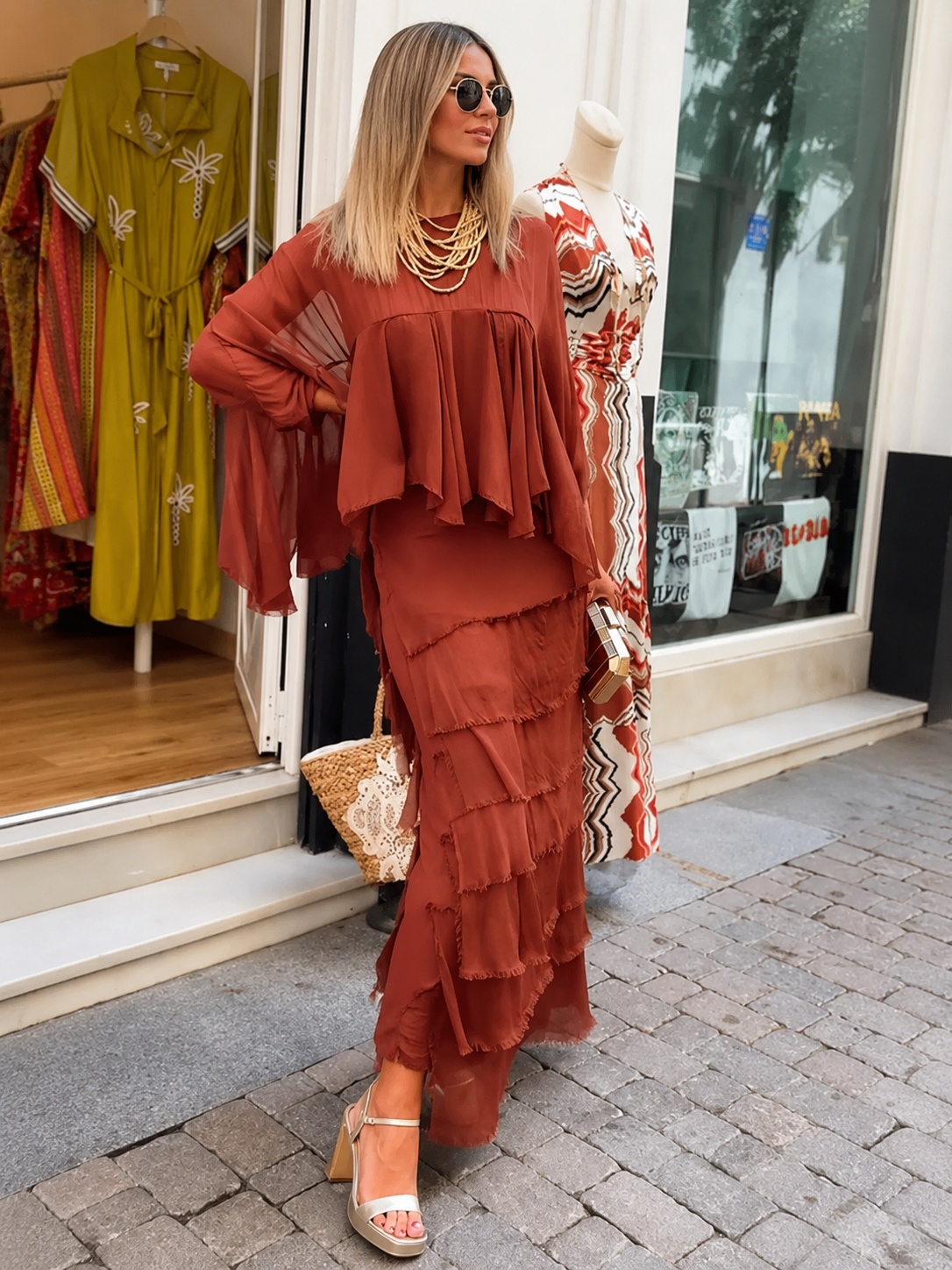 Vestido Asimetrico Con Capas y Volantes