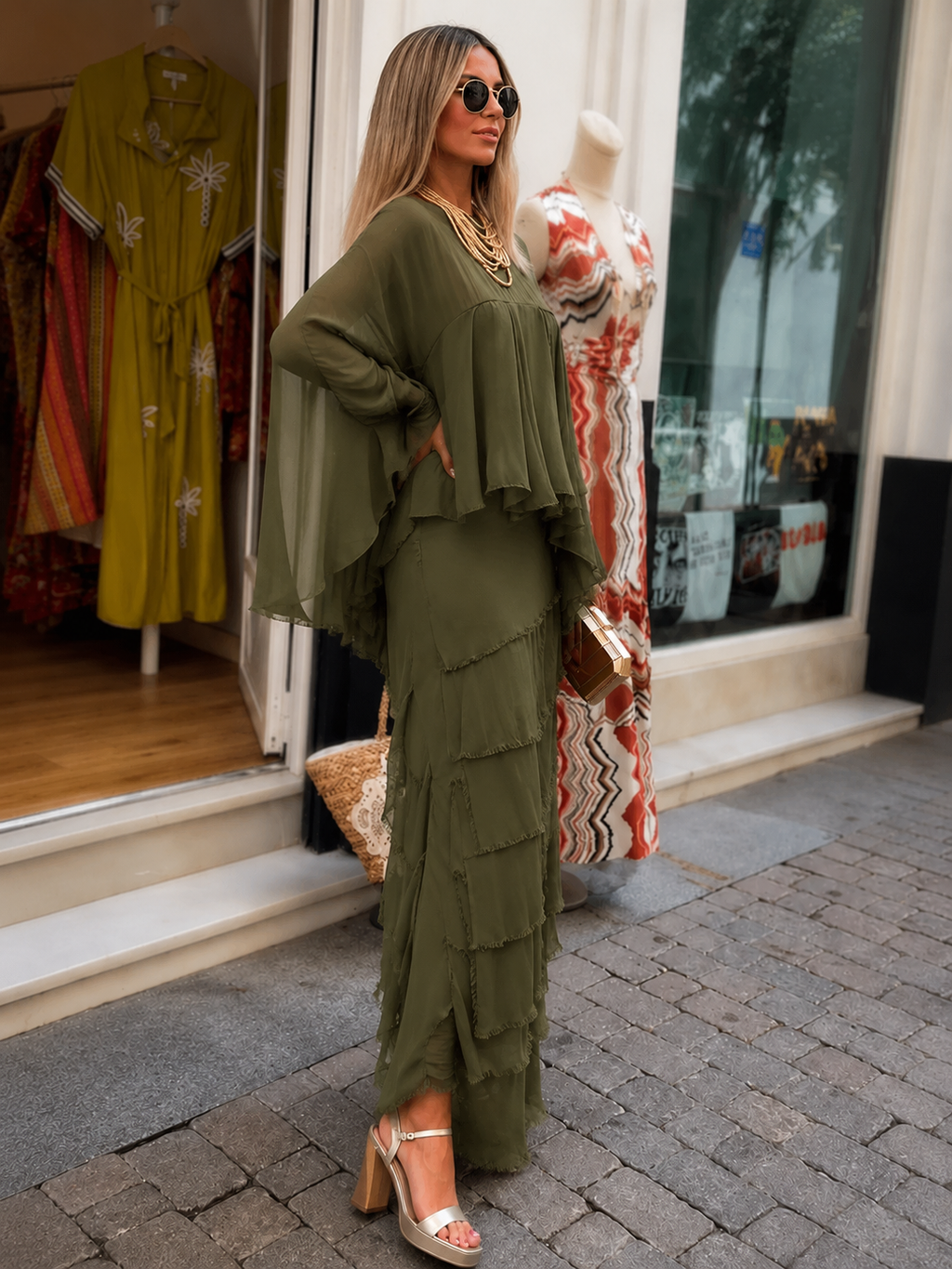Vestido Asimetrico Con Capas y Volantes