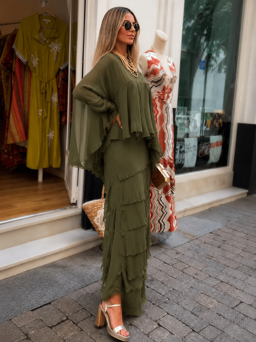 Vestido Asimetrico Con Capas y Volantes